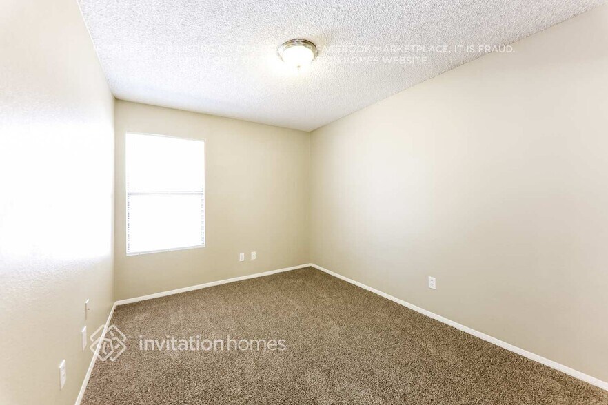 Building Photo - 11841 N 76th Ln