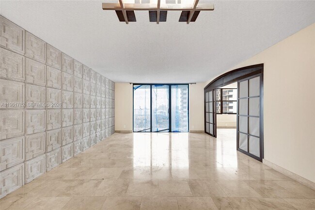 Building Photo - 18151 NE 31st Ct