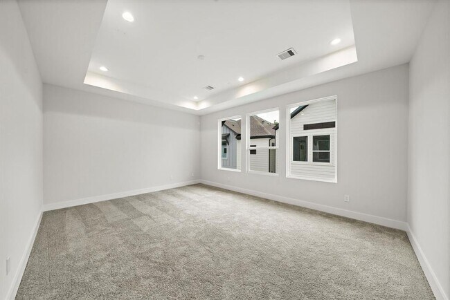 Building Photo - 833 Dorchester St