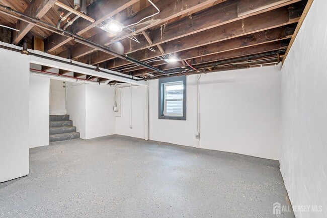 Building Photo - 338 Buckelew Ave