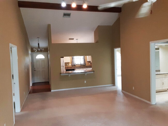 Building Photo - 749 Marthas Ln