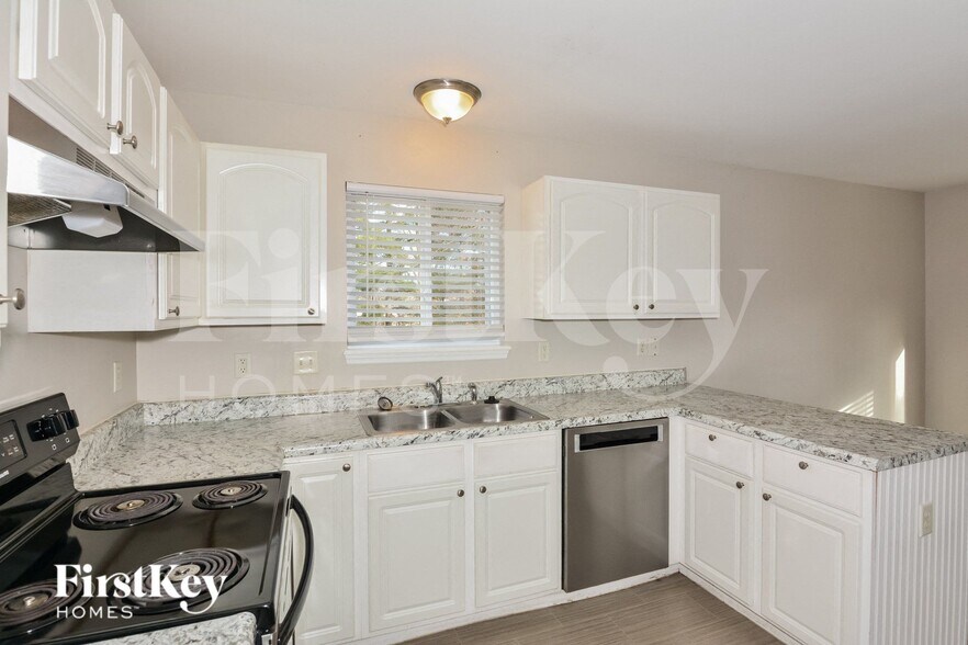 Building Photo - 1400 Navaho Trail