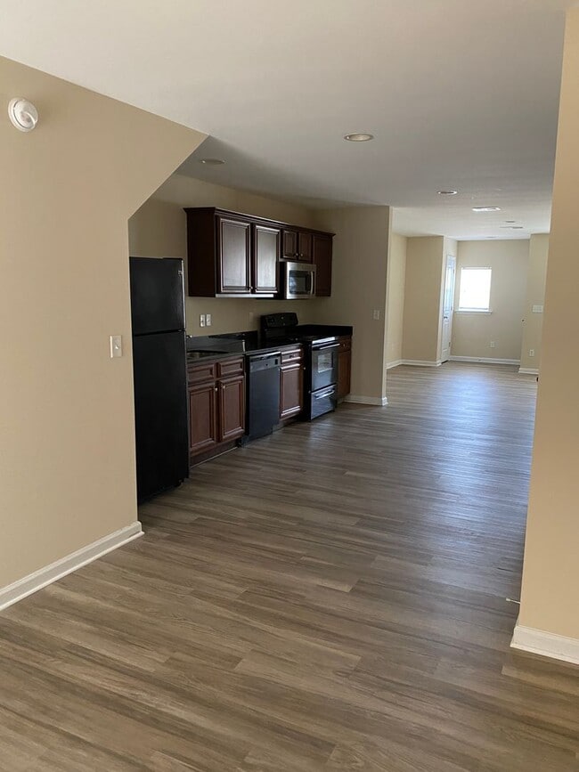 Building Photo - Spacious Townhouse duplex in Northeast Col...