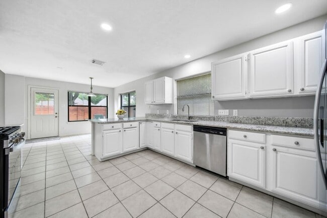 Building Photo - 6414 Oakburl Ct