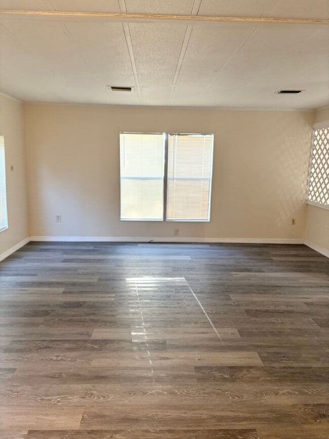 Building Photo - QUIET SETTING IN SUMMERFIELD