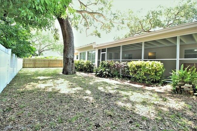 Building Photo - 1001 Brookside Dr