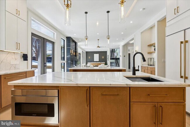 Building Photo - 4428 Albemarle St NW