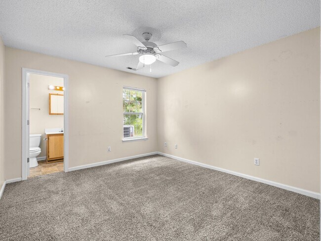 Building Photo - Midway Park Move In
