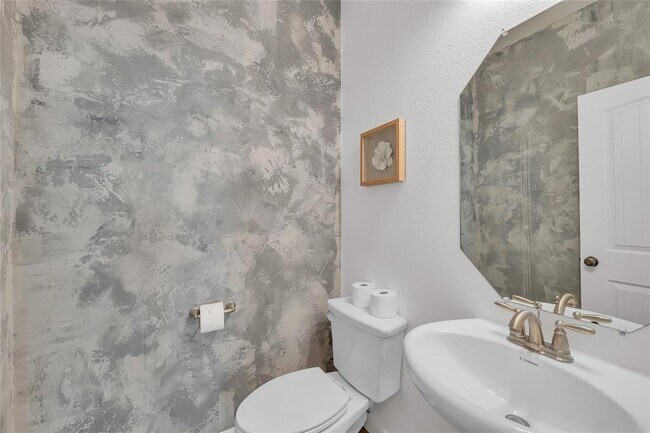 Building Photo - 520 S Meadowlark St