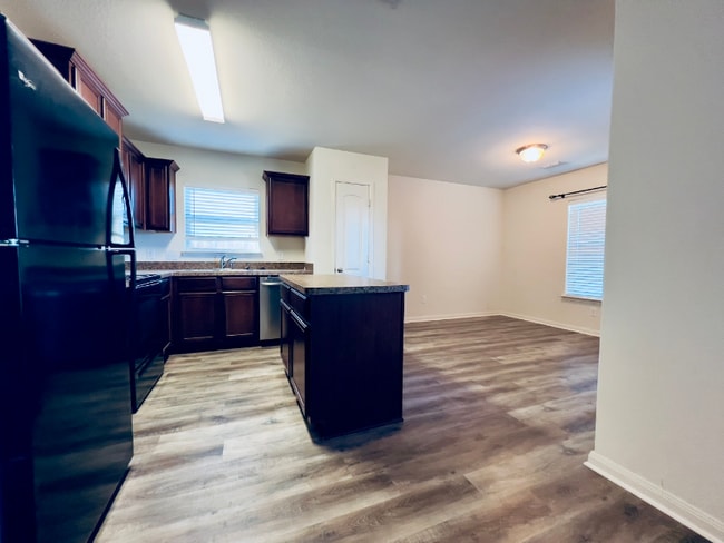 Building Photo - 1307 Tobin St