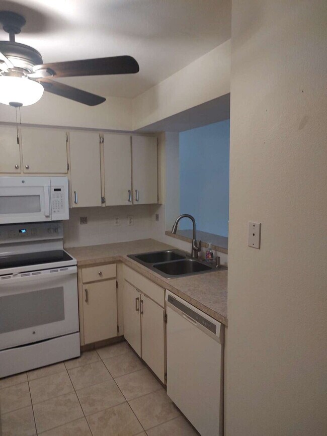 Building Photo - "$200 move in special!! 2-Bed, 2-Bath Cond...