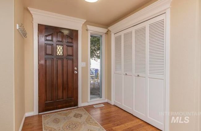 Building Photo - Gorgeous Updated Home in the Heart of Eagl...