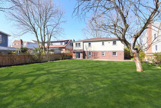 Building Photo - 6 Dunes Ln