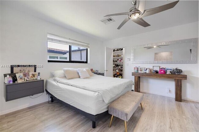 Building Photo - 20375 NE 22nd Pl