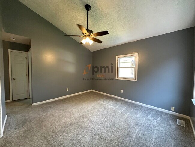 Building Photo - 3464 Iowa St