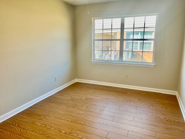 Building Photo - Rockcreek Dr #4 &amp; 369 Mathis