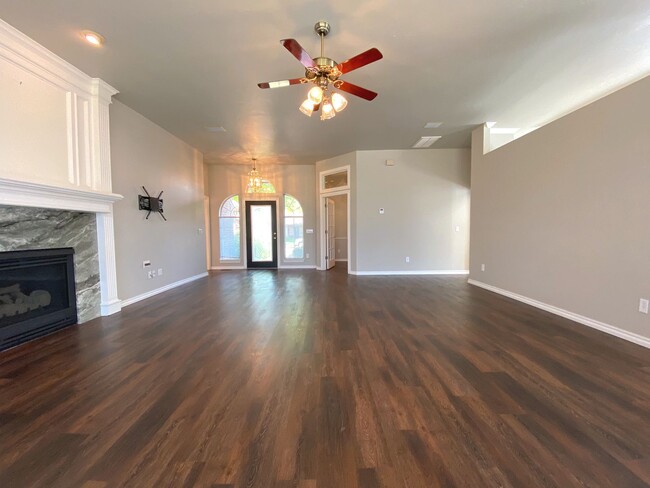 Building Photo - Absolute Dream in NW OKC!!
