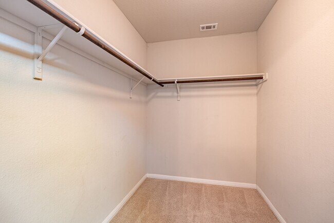 Building Photo - Beautiful 3 bedroom, 2.5 bathroom home in Ridge at Slaughter!!!