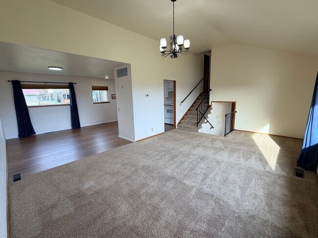 Building Photo - 1312 N Western Ave