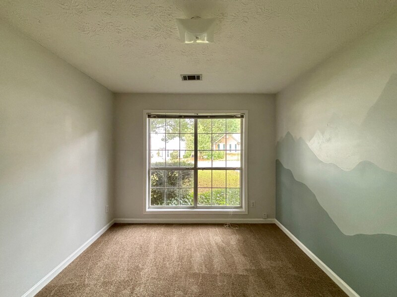 Building Photo - 2900 Camelot Woods Dr NW