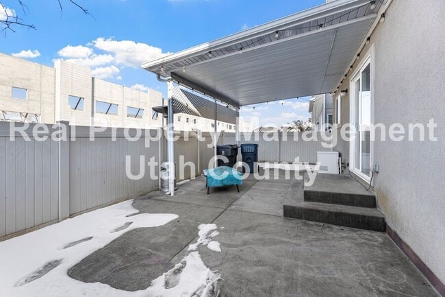 Building Photo - 626 S State Rd