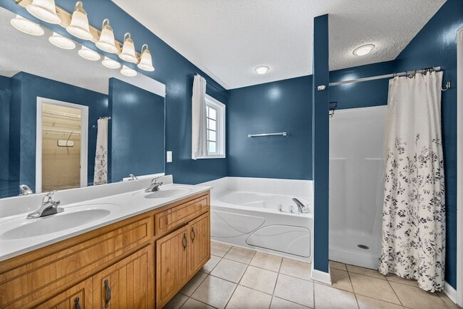 Building Photo - 3838 Aly Sheba Dr