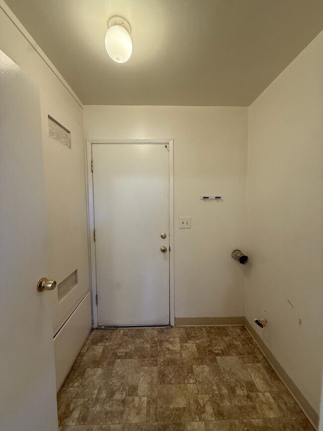 Building Photo - Orcutt Single Story Ranch Style Home Near Waller Park/Highway 135