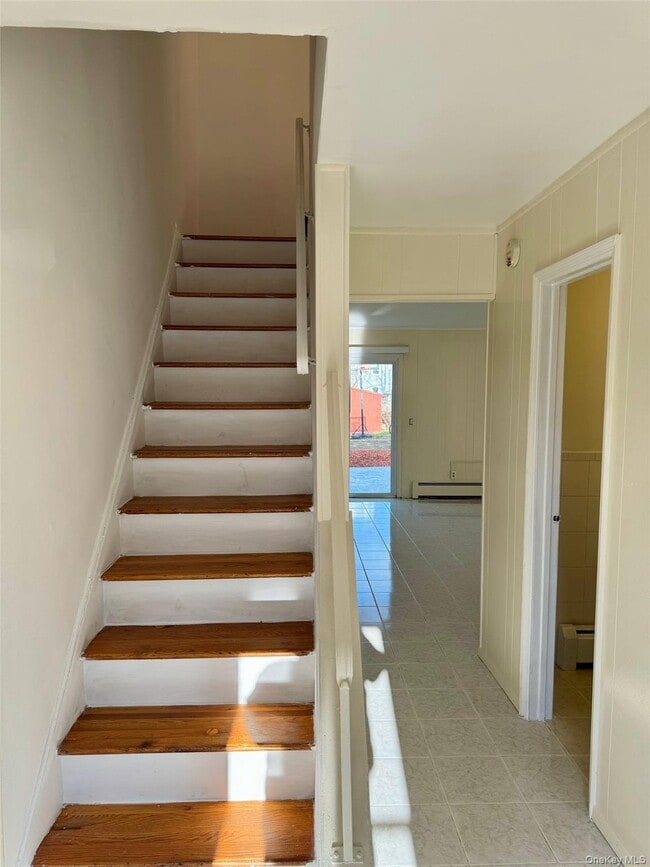 Building Photo - 10 Chaucer Ct