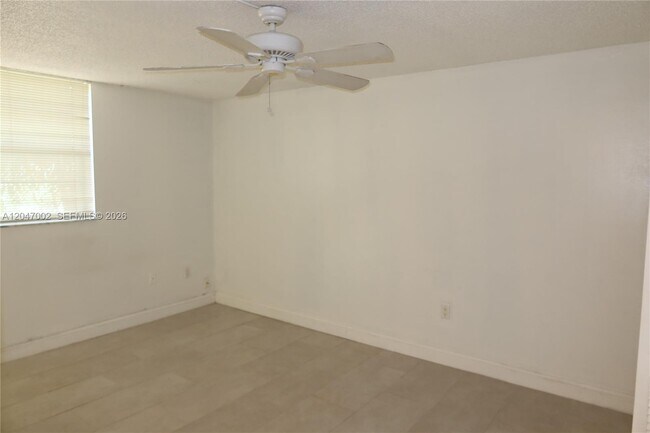 Building Photo - 10835 SW 112th Ave