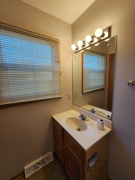 Building Photo - 4835 44th Ct