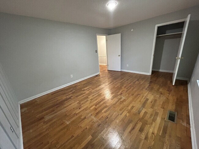 Building Photo - 3 Bedroom, 2 Bath Home!