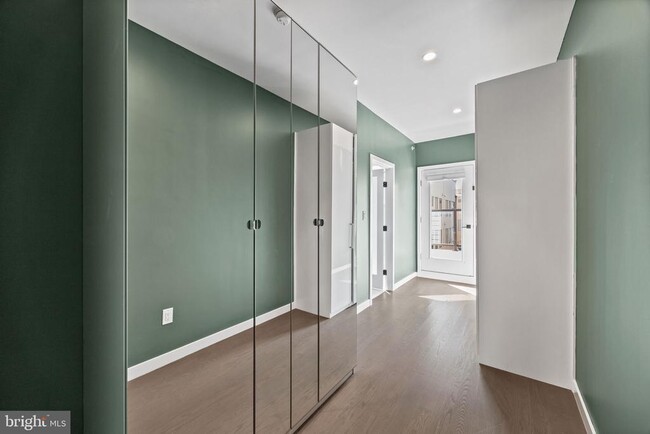 Building Photo - 2106 Spring St