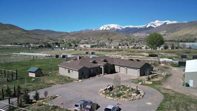 Building Photo - 1015 N Cantlon Ln