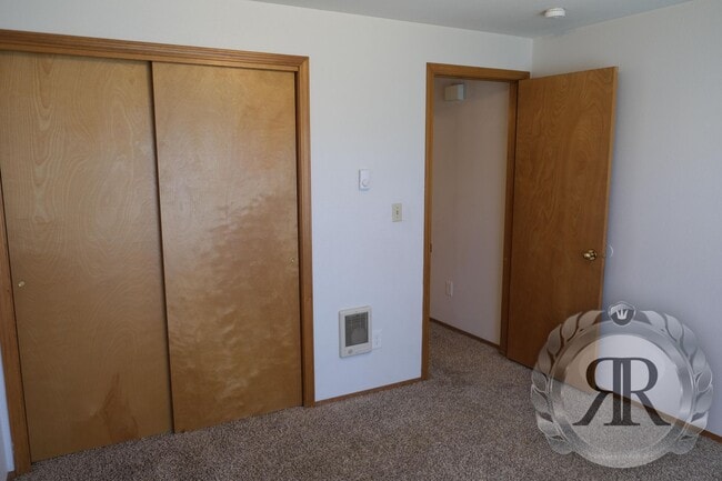 Building Photo - West Valley 2 Bedroom, 1 Bath Duplex