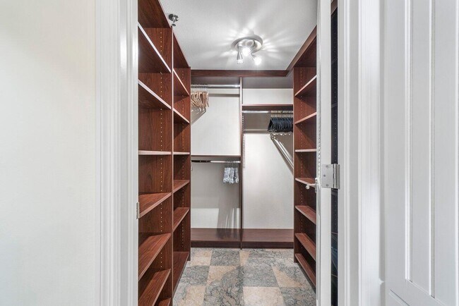 Building Photo - 176 Helios Dr