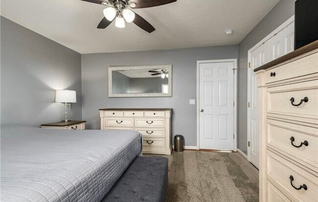 Building Photo - 3BR/2BR Home For Rent - Fenced Back Yard w...