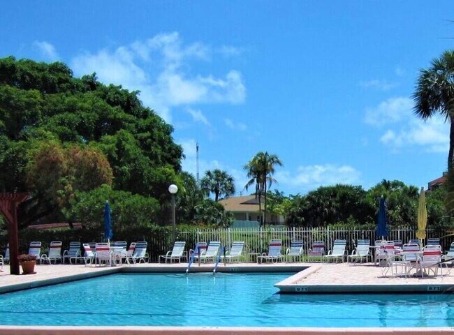 Building Photo - 955 Egret Cir