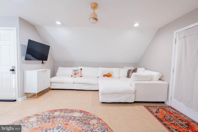 Building Photo - 341 Gordon Rd