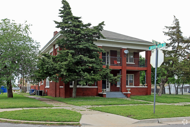 Building Photo - OKC University Apartments