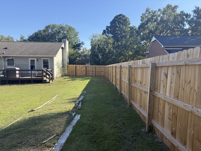 Building Photo - 725 E Cardinal Dr