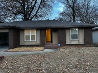 Building Photo - Great Location and Remodeled Home!