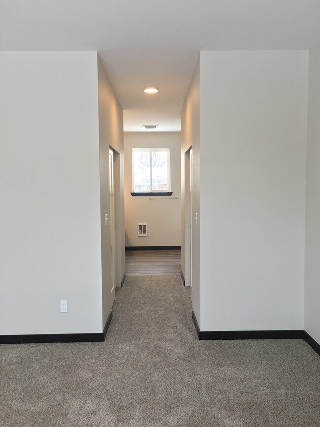 Building Photo - 2300 Landon Ln
