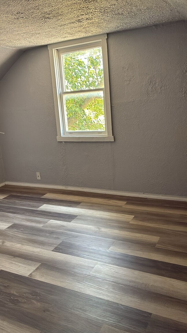 Building Photo - 209 Staunton St