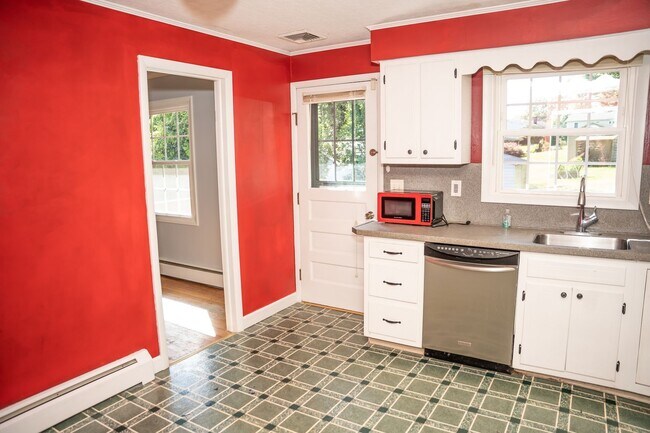 Building Photo - 1643 Colonial Manor Dr