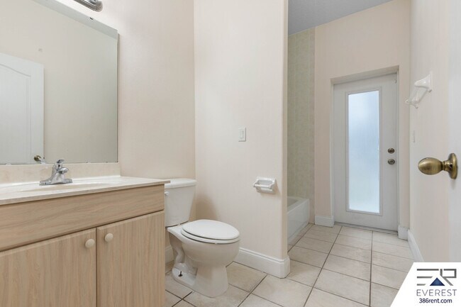 Building Photo - 7 Robin Pl