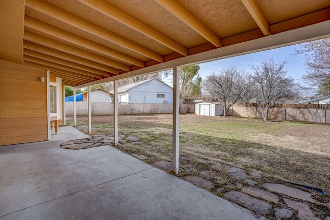 Building Photo - Home for Rent Near Willow Lake!