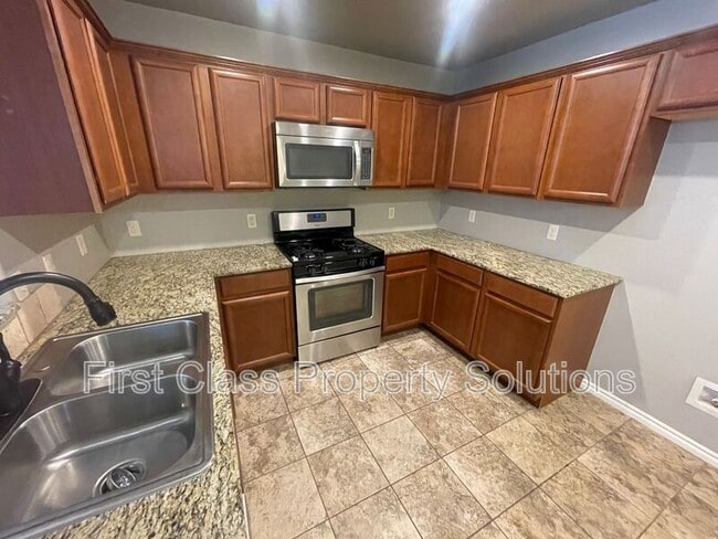 Building Photo - 129 Ashley Dr