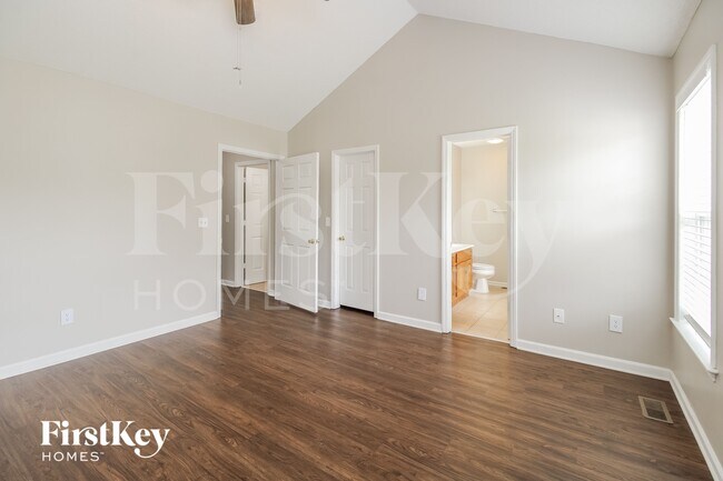 Building Photo - 422 Twin Valley Dr