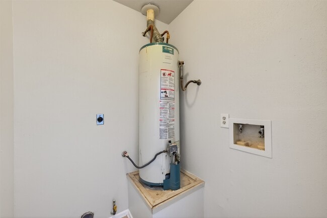 Building Photo - 5205 Beaverbrook Dr