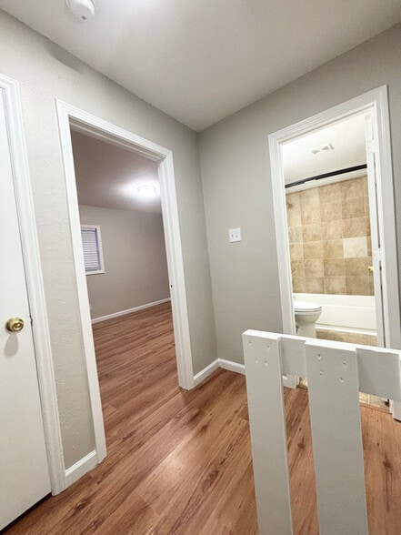 Building Photo - 626 Middle St